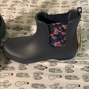 Croc chelsea style rain boots!